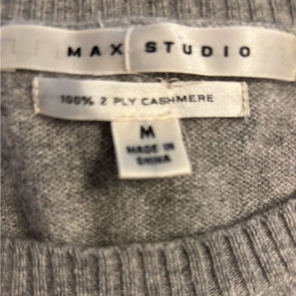 100% 2 Ply Cashmere light grey sweater Medium. seam detail front and shoulder. - Picture 2 of 6
